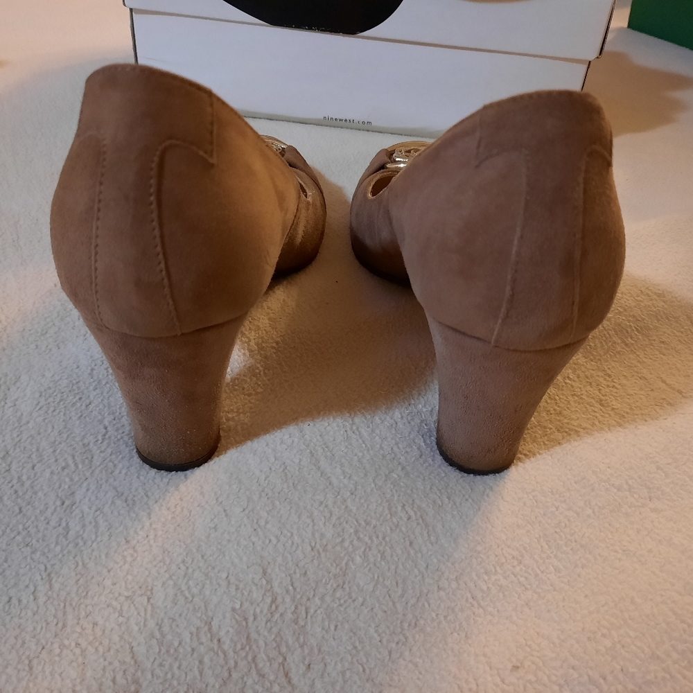 Taryn Rose_suede - Picture 6 of 7